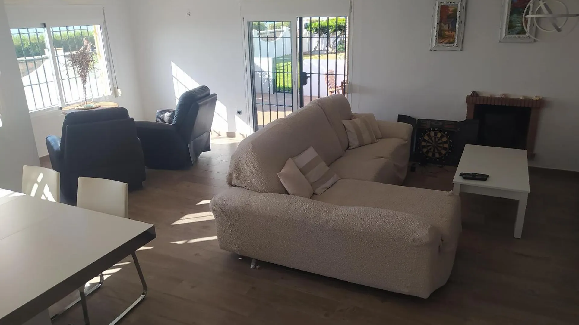 Semesterbostad Adosado En La Bahia De Casares Villa