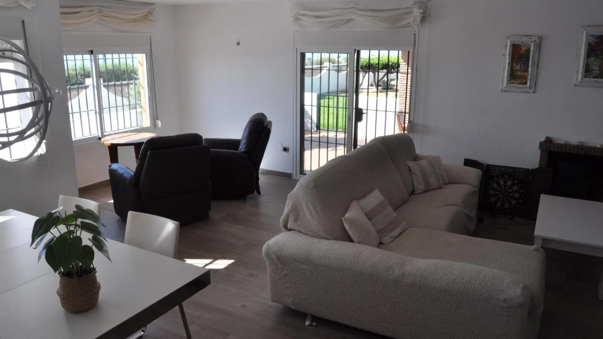 Semesterbostad Adosado En La Bahia De Casares Villa Spanien