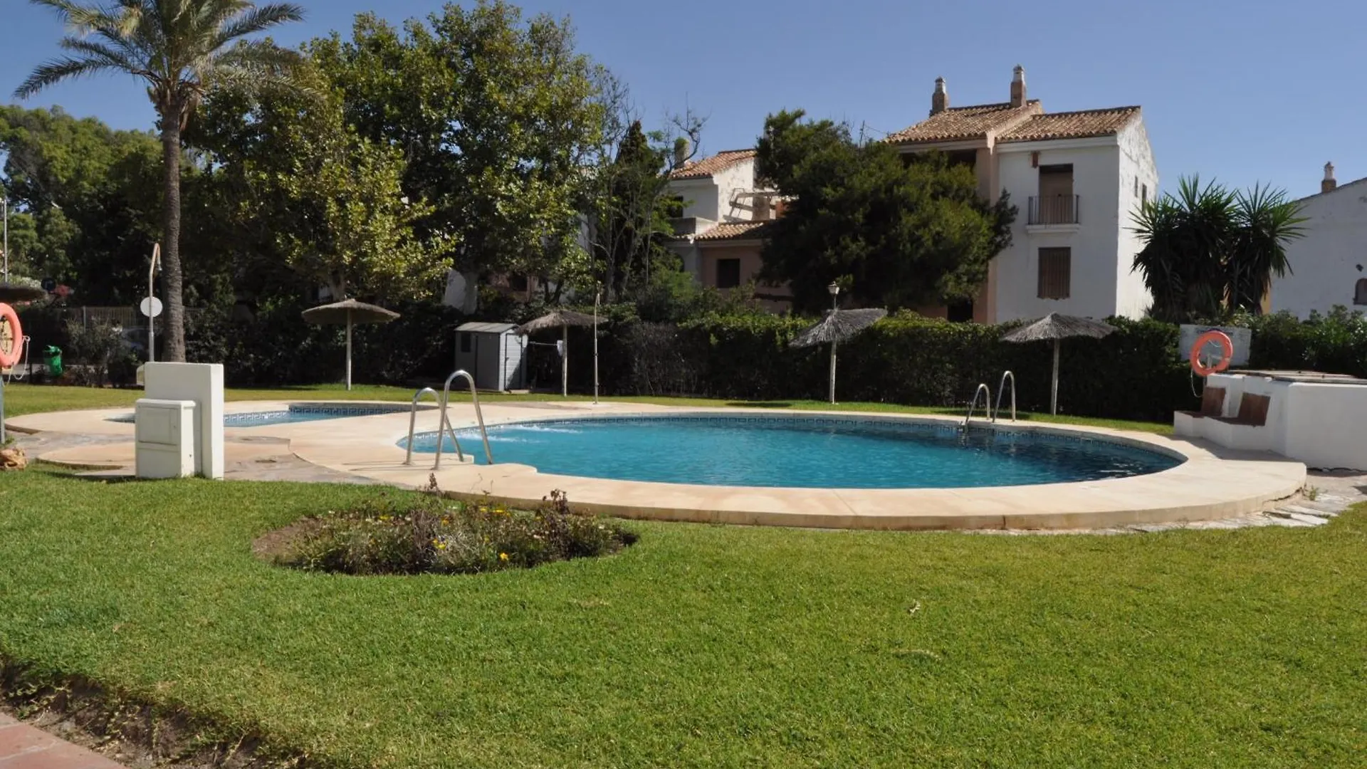 Adosado En La Bahia De Casares Villa Semesterbostad