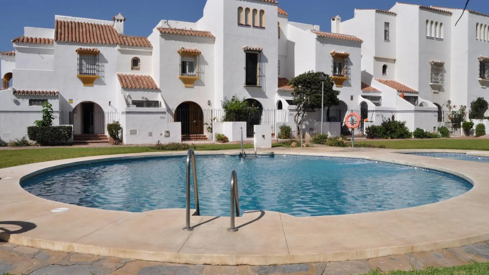 Adosado En La Bahia De Casares Villa