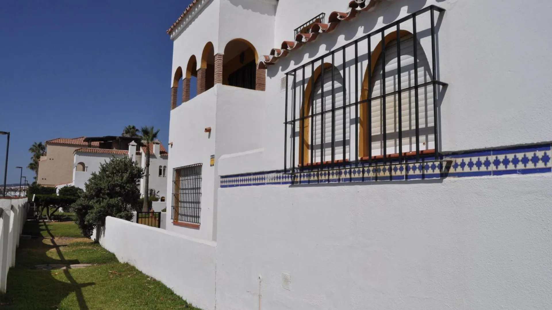 Adosado En La Bahia De Casares Villa Semesterbostad